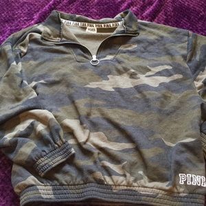 CAMO PINK CROP SWEATER